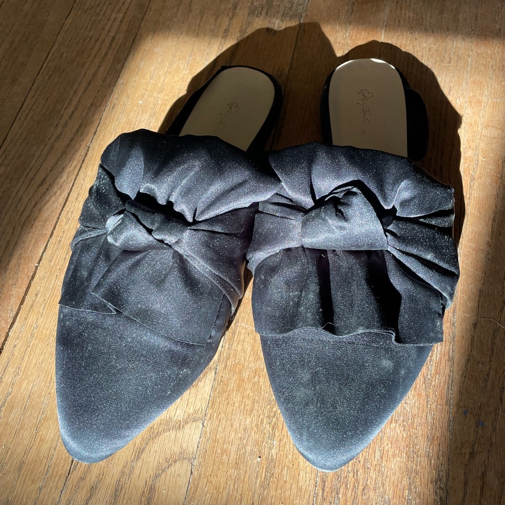 Womens flat loafer black bow shoe - size 6